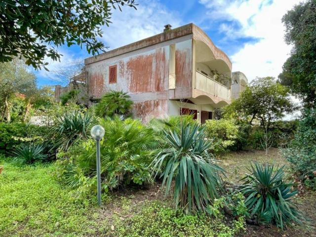 Vendesi villa singola a Terracina