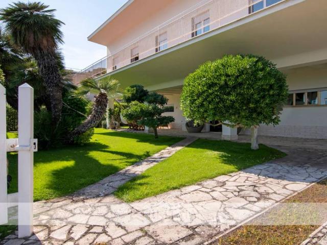 Vendesi villa singola a Terracina viale Circe