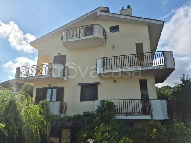 Vendesi villa singola a Tiriolo