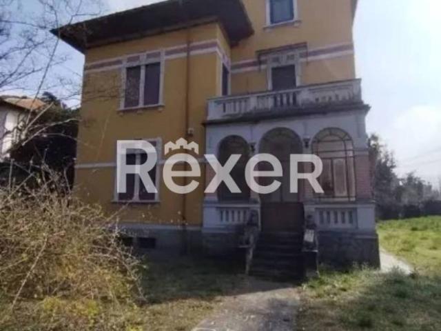 Vendesi villa singola a Tradate via Francesco Rismondo
