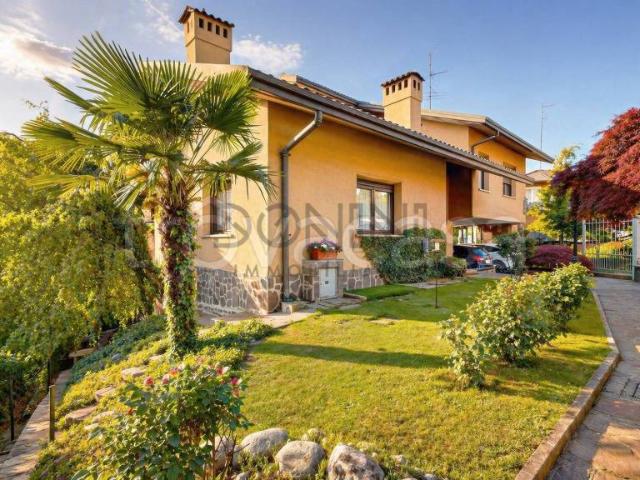 Vendesi villa singola a Tradate
