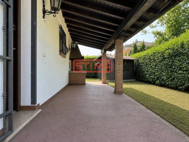 Vendesi villa singola a Treviso