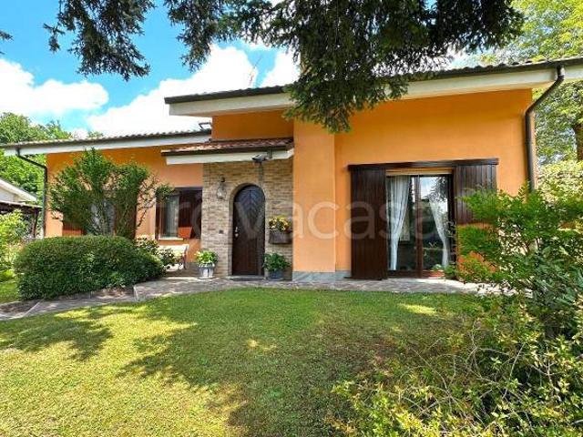 Vendesi villa singola a Usmate Velate via Giacomo Leopardi, 7