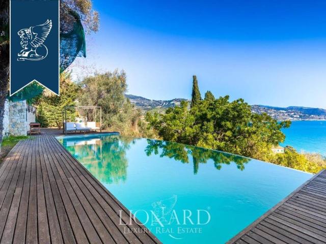 Vendesi villa singola a Ventimiglia
