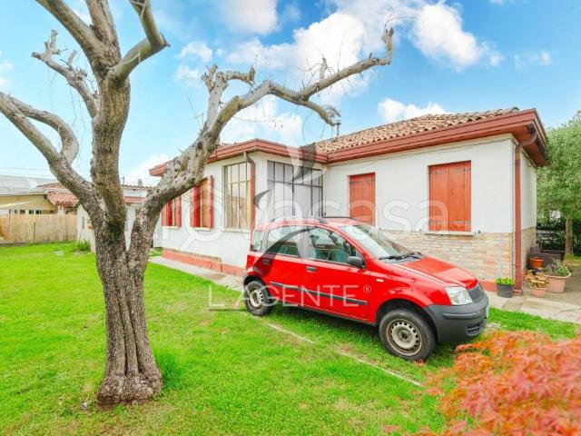 Vendesi villa singola a Venezia via Prima Armata, Marghera Catene