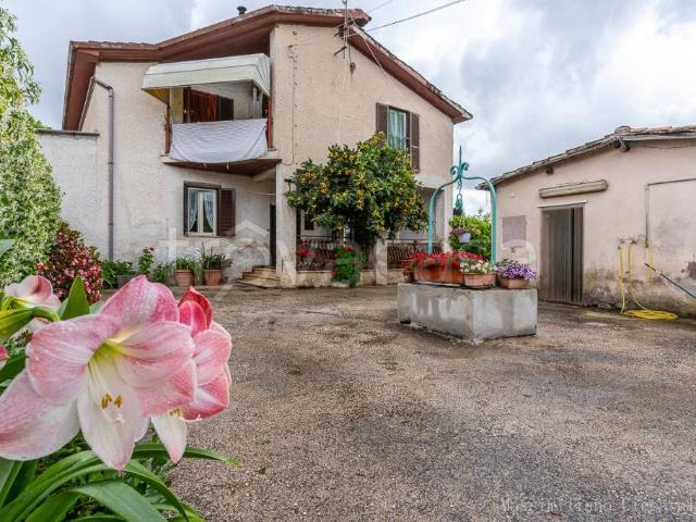 Vendesi villa singola a Velletri via San Nicola