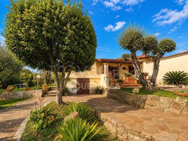 Vendesi villa singola a Velletri via Vecchia di Napoli