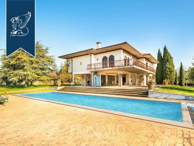 Vendesi villa singola a Verona, Veronetta