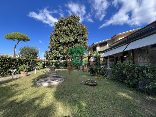Vendesi villa singola a Viareggio via Aurelia Sud, 3095
