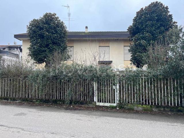 Vendesi villa singola a Vigevano strada Tre Colombaie, 14