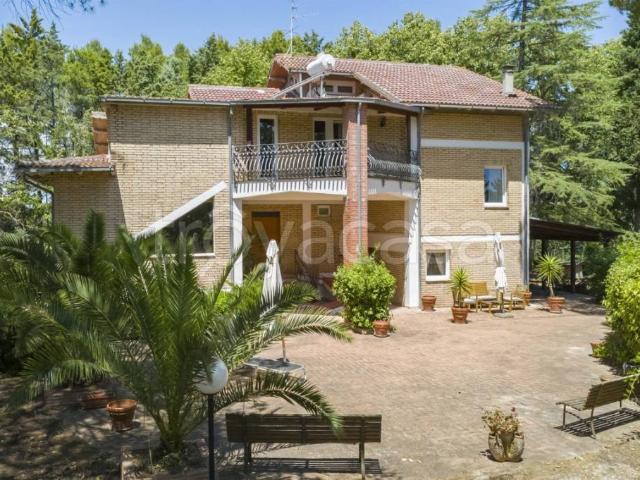 Vendesi villa singola a Villa Sibi, Moscufo