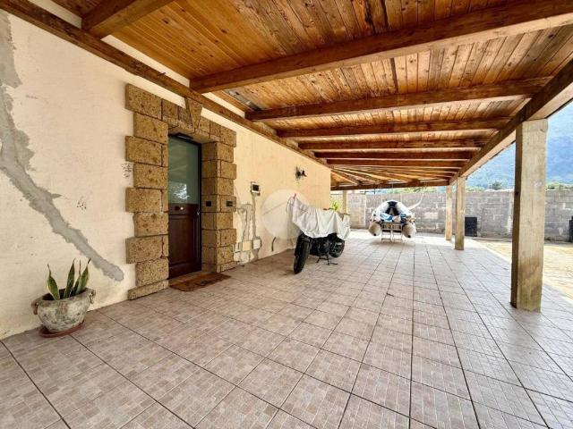 Vendesi villa singola a Villagrazia di Carini, Carini
