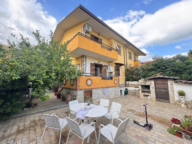 Vendesi villa singola a Vitulazio via Circumvallazione Nord