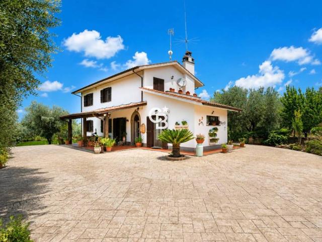 Vendesi villa singola a Viterbo strada Cassia Sud, 121/b, Castel d'Asso Tuscanese