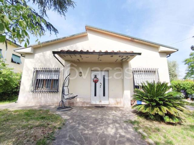 Vendesi villa singola a Badia Pozzeveri, Altopascio