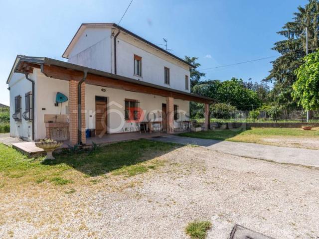 Vendesi villa singola a Bagnolo San Vito via Giuseppe Garibaldi, 9