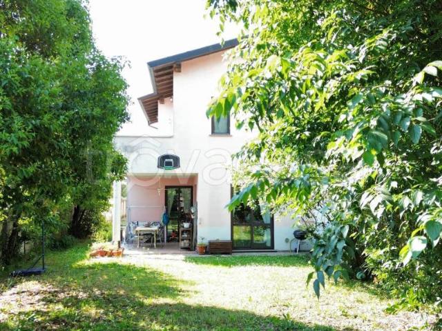 Vendesi villa singola a Bareggio via Martiri della Libertà