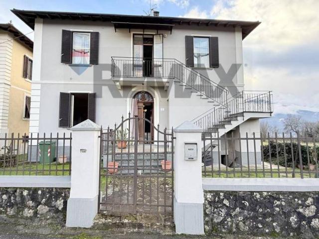 Vendesi villa singola a Barga
