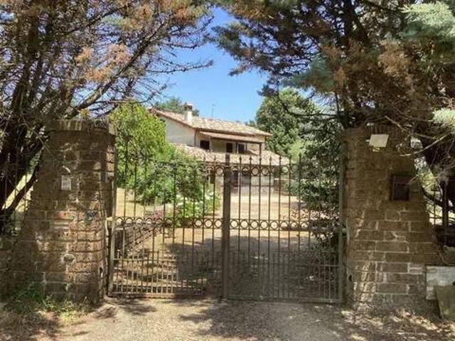 Vendesi villa singola a Bassano Romano