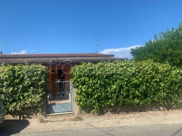 Vendesi villa singola a Benestare