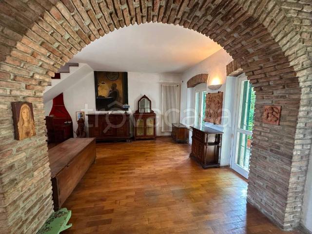Vendesi villa singola a Bergamo via San Bernardino, 128, Canovine