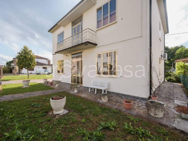 Vendesi villa singola a Bondeno