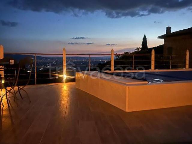Vendesi villa singola a Borgo, Trevi