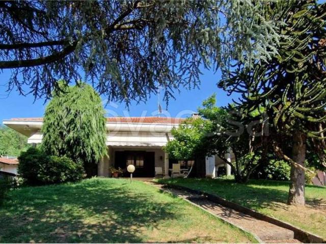 Vendesi villa singola a Borgomanero via barcellini