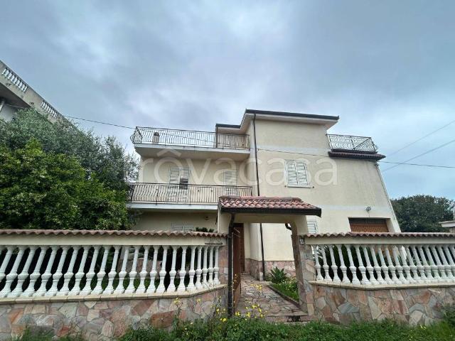 Vendesi villa singola a Bovalino