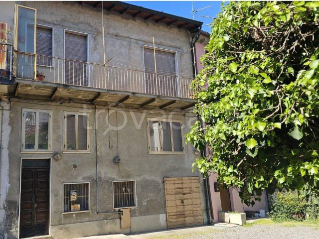 Vendesi villa singola a Broni piazza Libertà