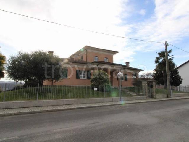 Vendesi villa singola a Bra