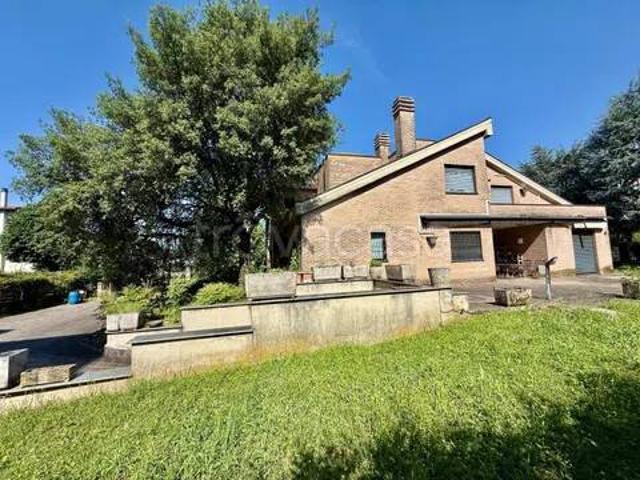 Vendesi villa singola a Brugherio