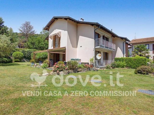 Vendesi villa singola a Brusimpiano viale Ernesto Thomas, 5/a