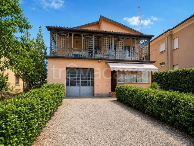 Vendesi villa singola a Bussolengo