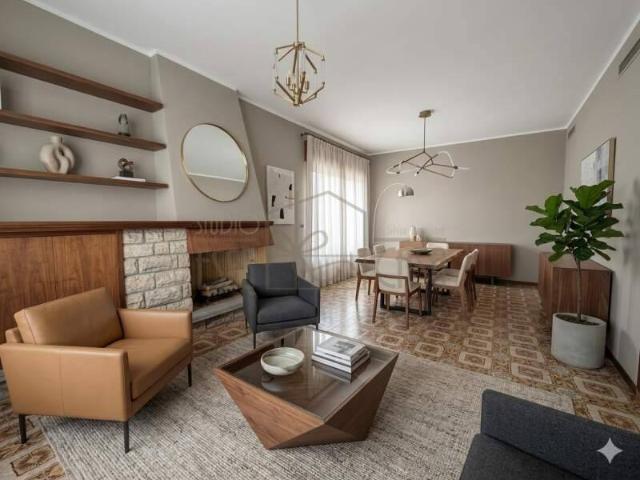 Vendesi villa singola a Camaiore
