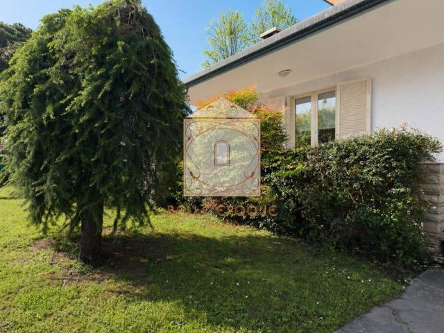 Vendesi villa singola a Camaiore via Giosuè Carducci, Lido Di Camaiore