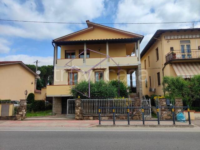 Vendesi villa singola a Campi Bisenzio