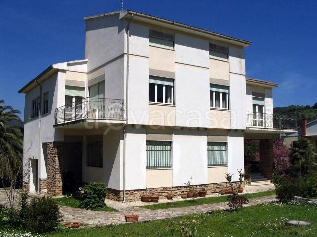 Vendesi villa singola a Campiglia Marittima