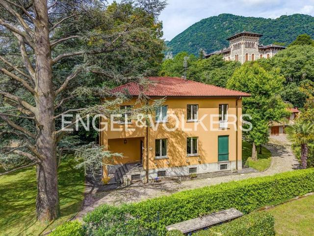 Vendesi villa singola a Canzo via Arcellazzi