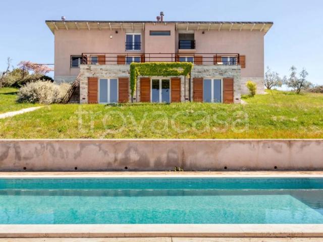 Vendesi villa singola a Canino