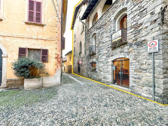 Vendesi villa singola a Cannobio
