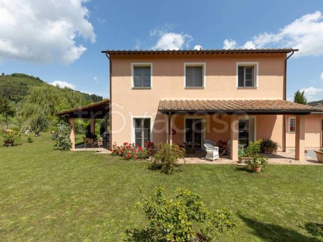 Vendesi villa singola a Capannori, Vorno