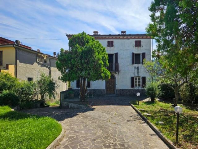 Vendesi villa singola a Capannori via Nuova, Colle Di Compito