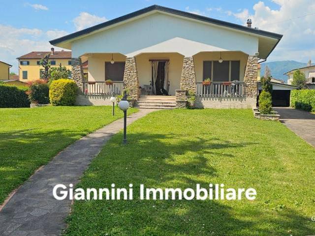 Vendesi villa singola a Capannori via del Popolo, Centro