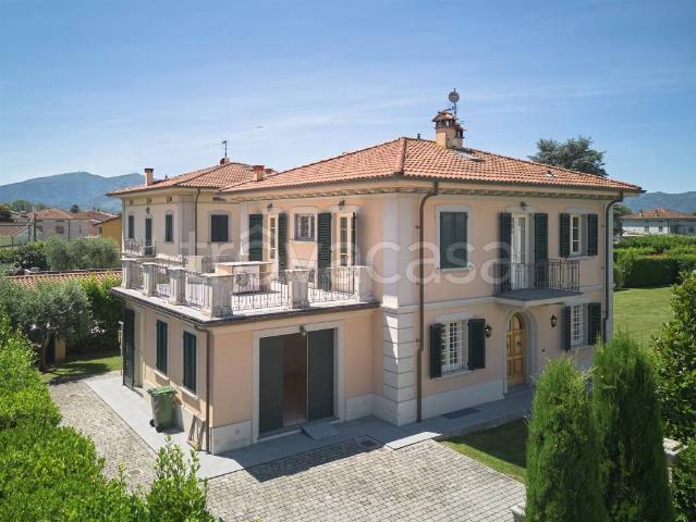 Vendesi villa singola a Capannori via della Madonna, 54, Centro