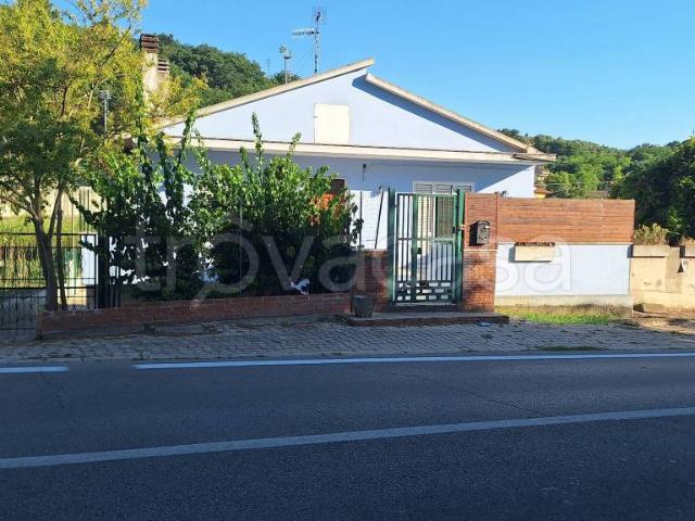 Vendesi villa singola a Cappelle sul Tavo via Vestina a Monte, 65