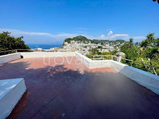Vendesi villa singola a Capri via Castello