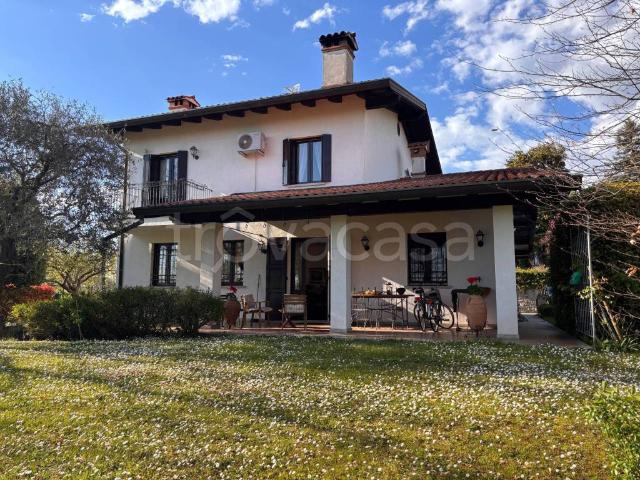 Vendesi villa singola a Capriva del Friuli via Giuseppe Mazzini, 42