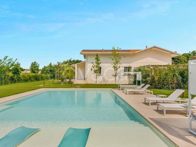 Vendesi villa singola a Caranna, Forte dei Marmi