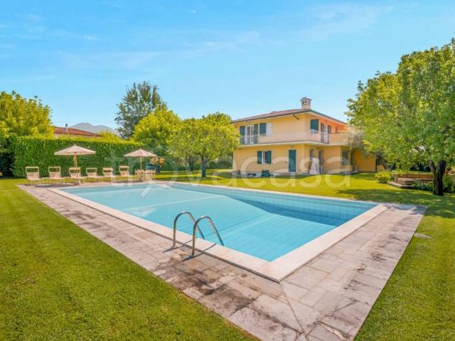 Vendesi villa singola a Caranna, Forte dei Marmi